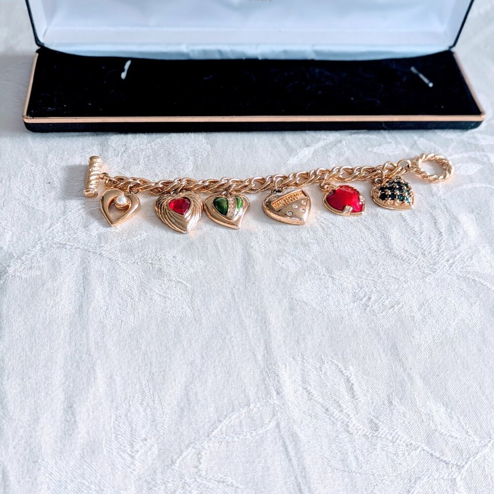 VTG Victoria’s Secret 90s Heart Charm Bracelet w/ Box Pearl Rhinestones Gold New - Picture 2 of 10